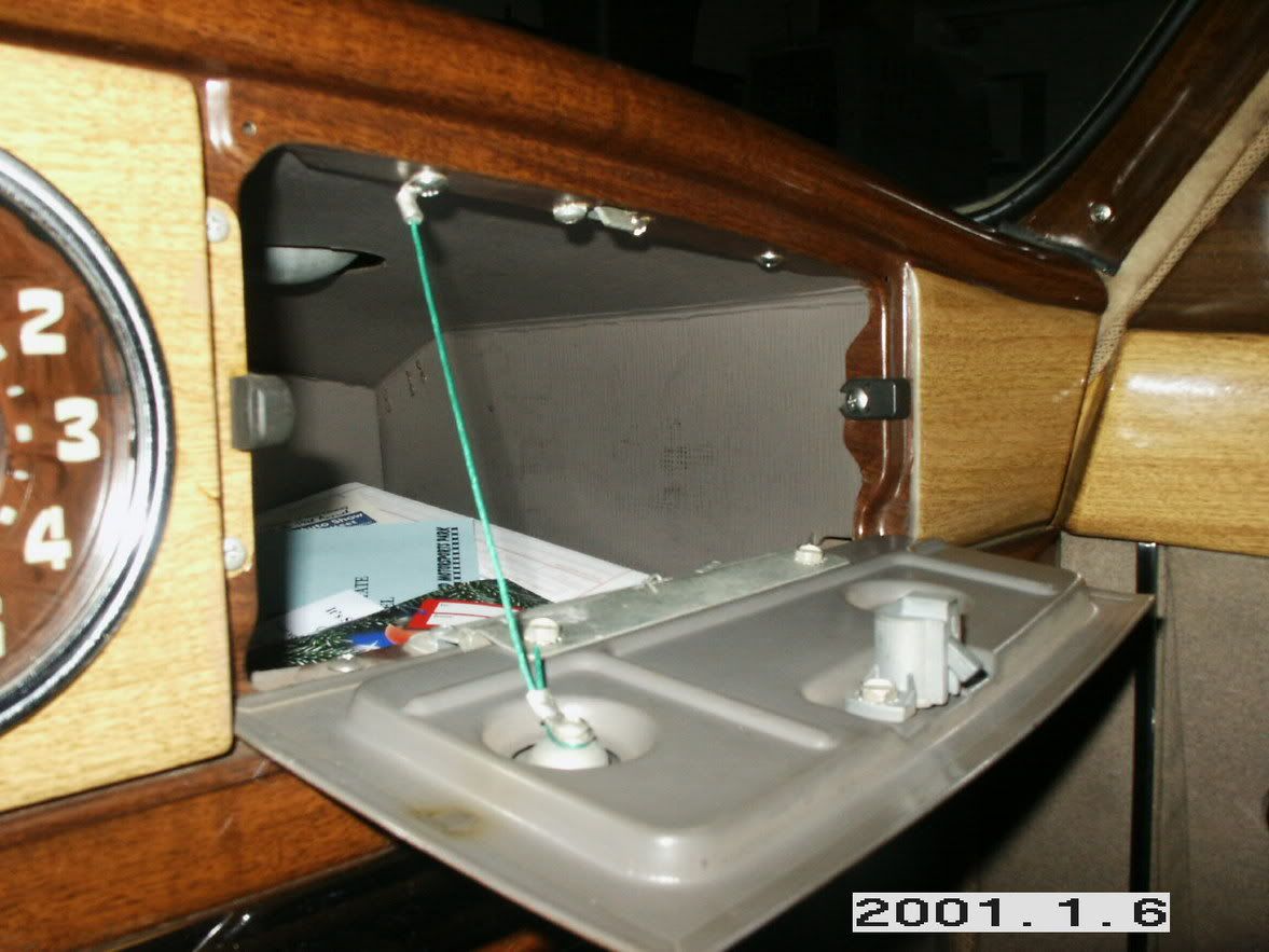 hudsonglovebox002.jpg