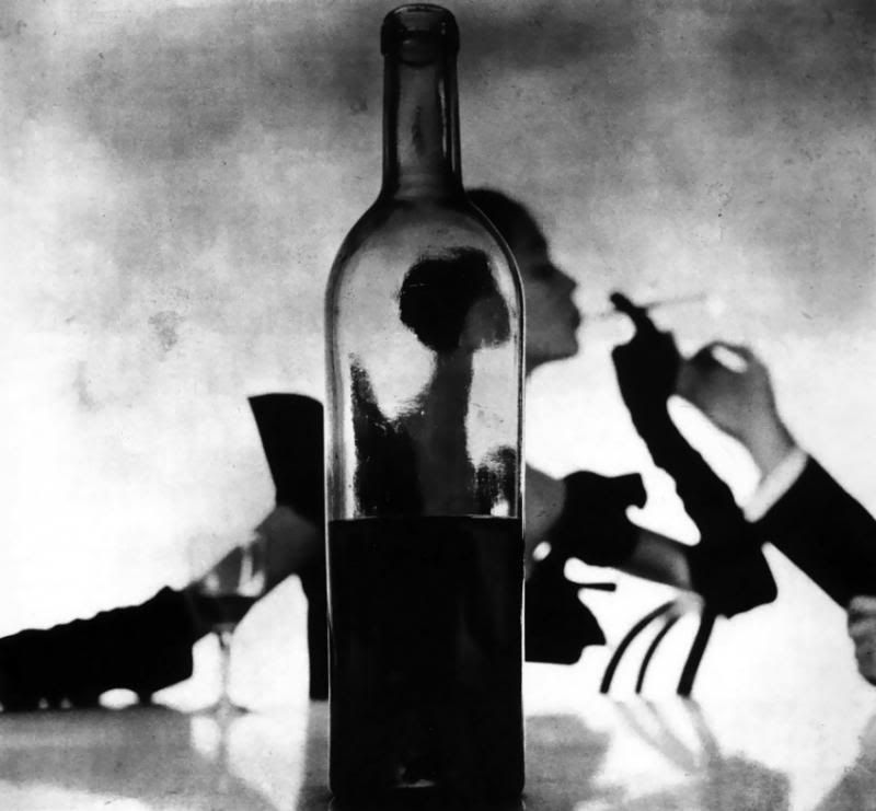  photo 22girl-behind-wine-bottle22-photo-by-irving-penn-1949-b-n-850x788.jpg