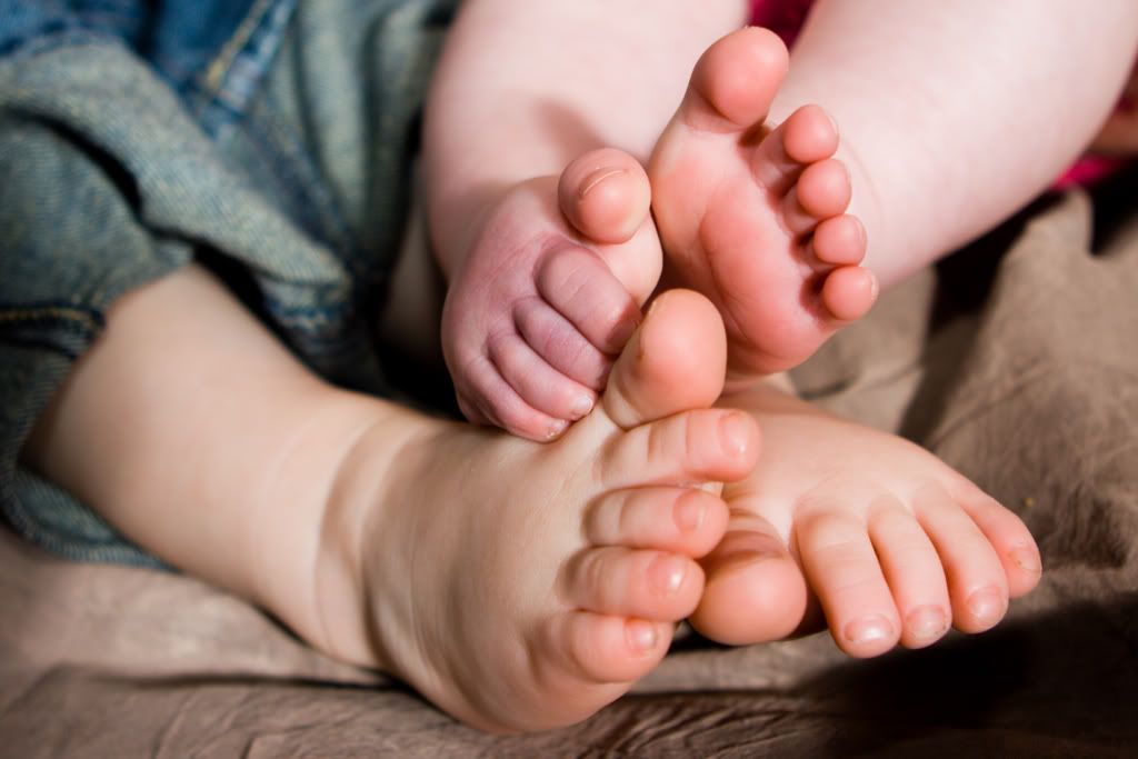 IMAGE: http://i15.photobucket.com/albums/a357/bogleric/test/feetcolor.jpg