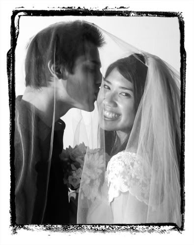 IMAGE: http://i15.photobucket.com/albums/a358/gahla/websmooch.jpg