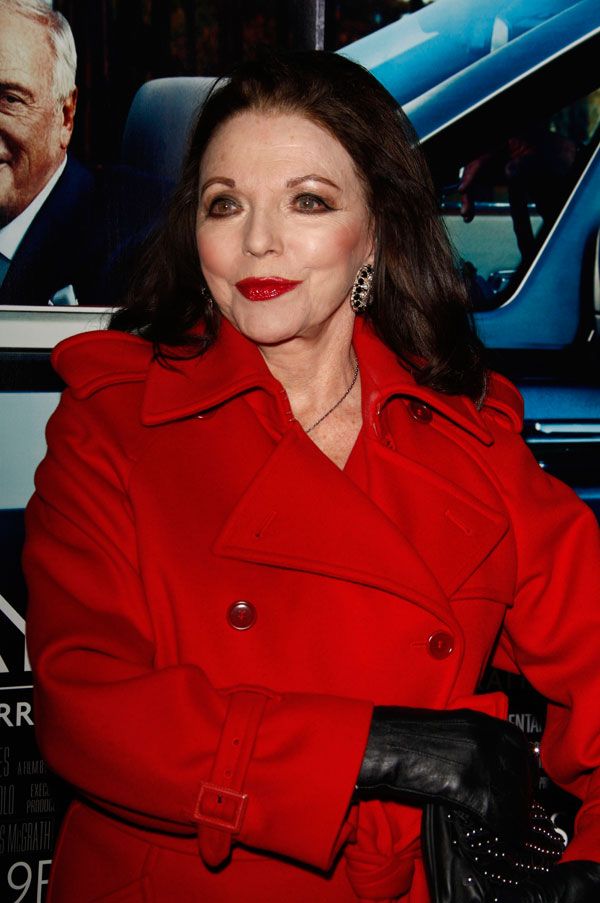 NO WIG o 3 28 2011 014300 AM Posted by GrossBoss Etykiety Joan Collins