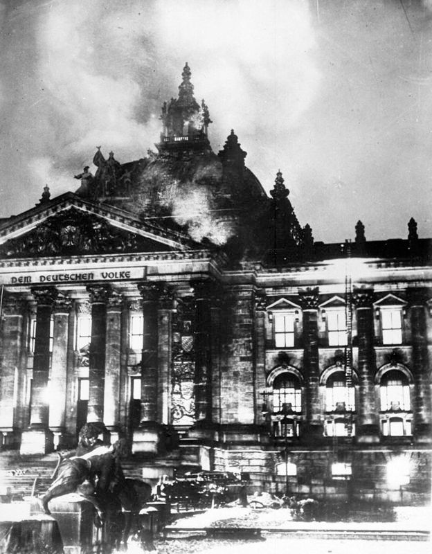  photo 800px-Reichstagsbrand_zps3riqibzc.jpg