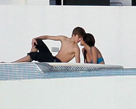 selena gomez bikini with justin bieber. selena gomez bikini kissing