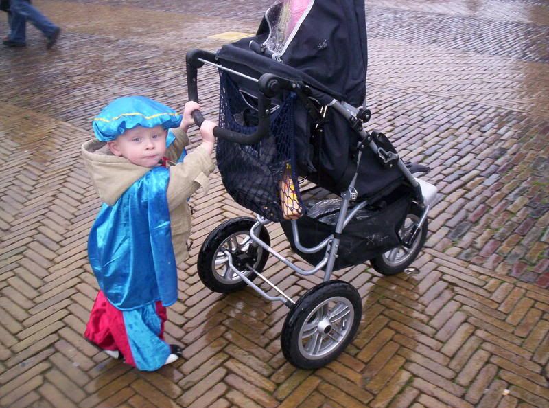 [img width=643 height=478]http://i15.photobucket.com/albums/a364/moon_nick/25novSinterklaas004.jpg[/img]