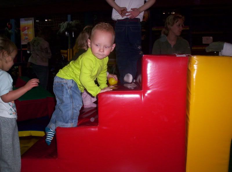 [img width=643 height=478]http://i15.photobucket.com/albums/a364/moon_nick/N-1.jpg[/img]