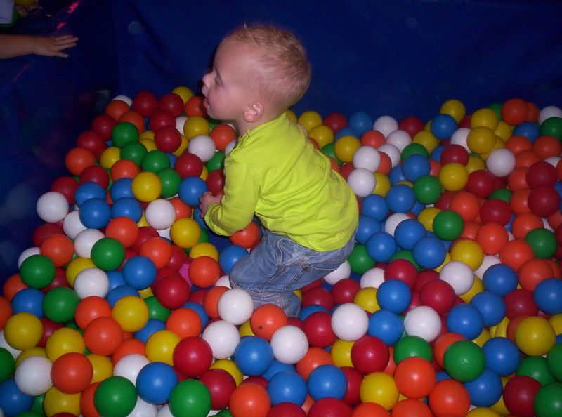 [img width=643 height=478]http://i15.photobucket.com/albums/a364/moon_nick/N-5.jpg[/img]