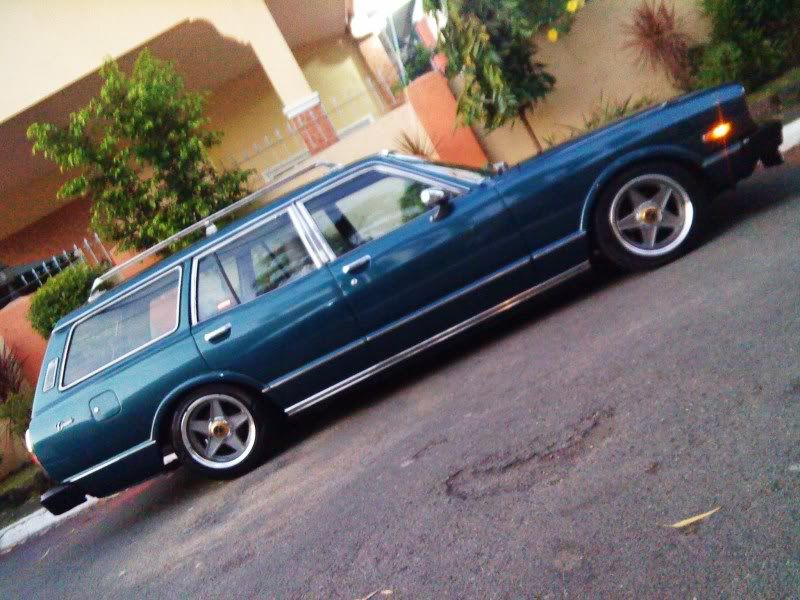 here is my friends old school wagon in the philippines 79 toyota cressida