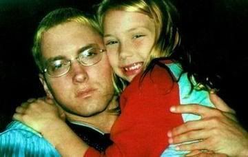 Em and Hailie Jade, Em doesnt look so glad, wonder why?? Em and Hailie Jade, Em doesnt look so glad, wonder why??