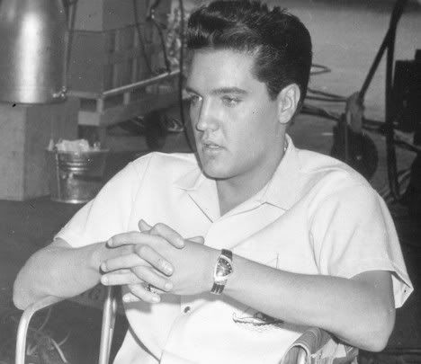 ELVIS_CHAIR_crop_low1.jpg