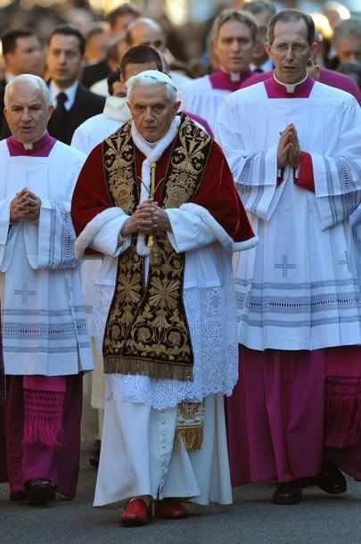 pope benedict xvi lent. Pope Benedict XVI and Georg