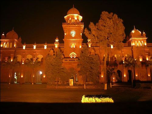 http://i15.photobucket.com/albums/a400/upknews/lahore6.jpg