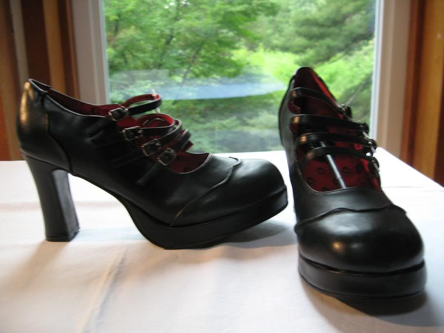 tuk shoes